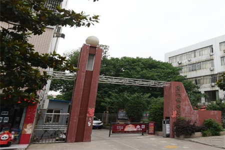 龙源教师公寓2室2厅1卫112㎡带阁楼57万